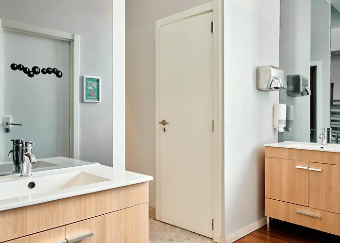 Gspot Hostels & Love Triangles Pizzeria